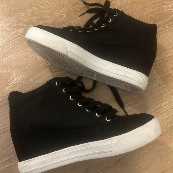 GUESS Faster Women’s Black Wedge Sneakers with Silver Zippers - Picture 4 of 9